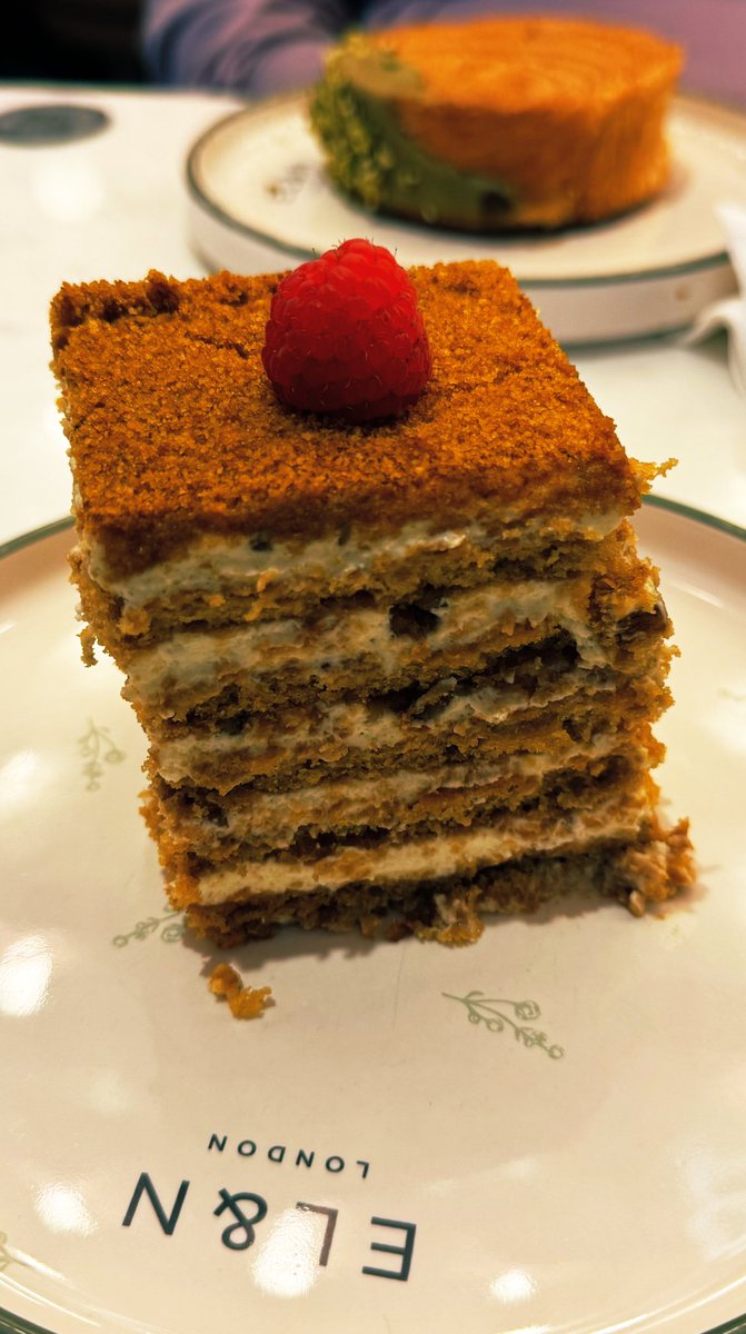 naveen178's tweet photo. Tower of honey cake 🍰 https://t.co/PCiQFUbZW5