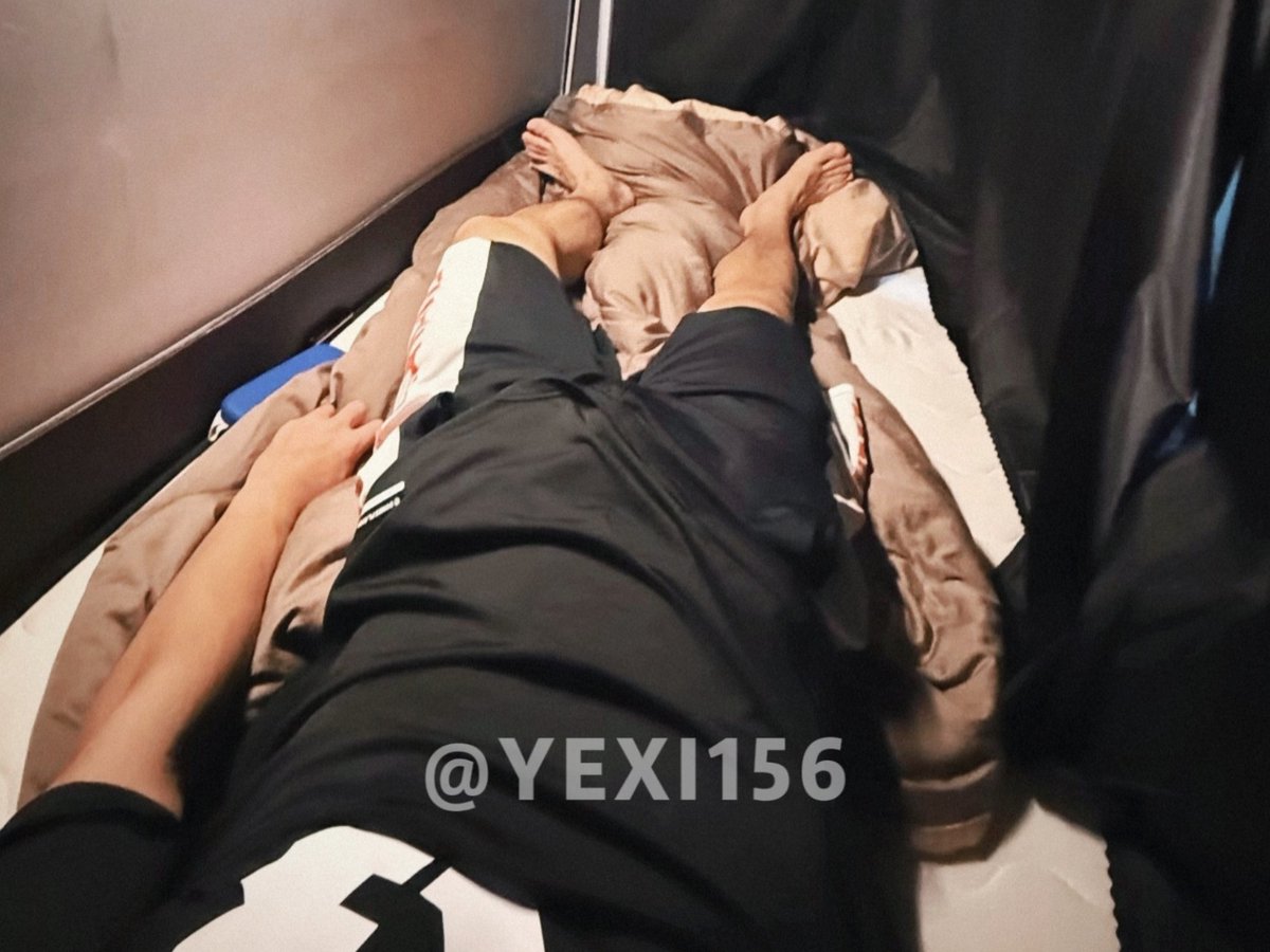 报告
在宿舍
这周没玩
全天躺很乖

#男大宿舍 #多人群P