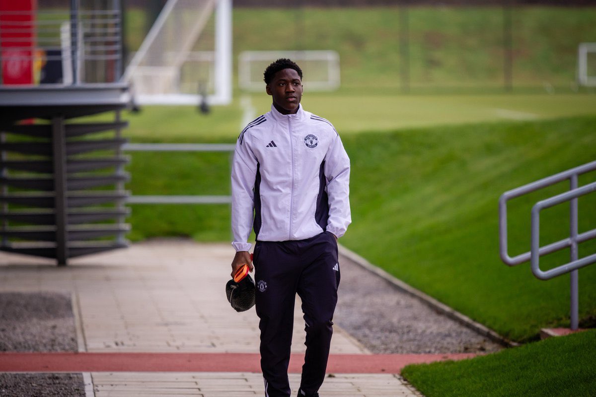 🚨 NEW: A new contract offer is being readied for Kobbie Mainoo, one that gives him parity with his other teammates. And he is expected to remain a big part of next season’s plans, regardless of who the next manager is.

[<a href="/PeteHall86/">Peter Hall</a>, <a href="/TheiPaperSport/">The i Paper Sport</a>]