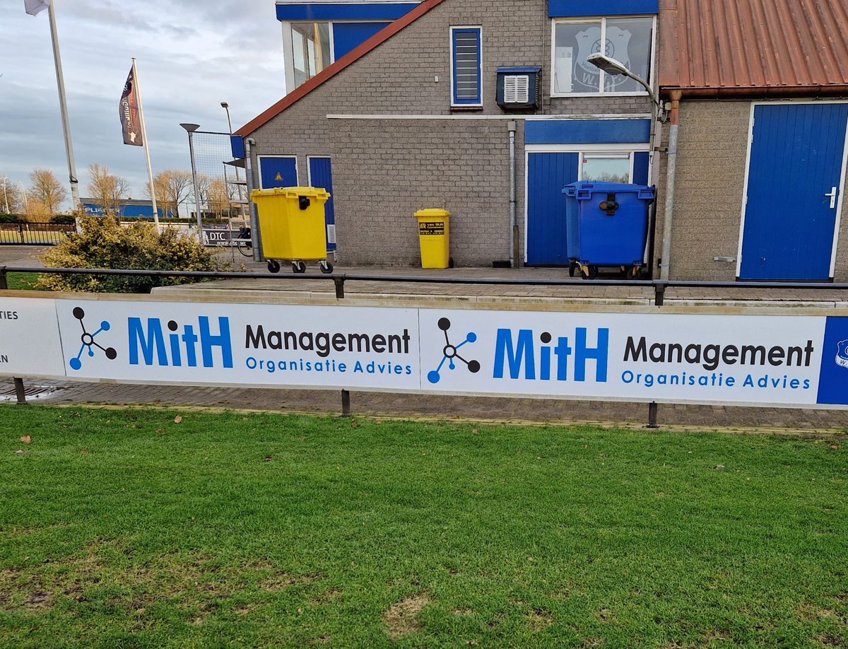 Bij <a href="/vvwvf/">WVF</a> in Zwolle zijn weer drie nieuwe #reclameborden gemonteerd langs de sportvelden. @MitHmanagement is sponsor op sportpark De Weidesteen #boarding