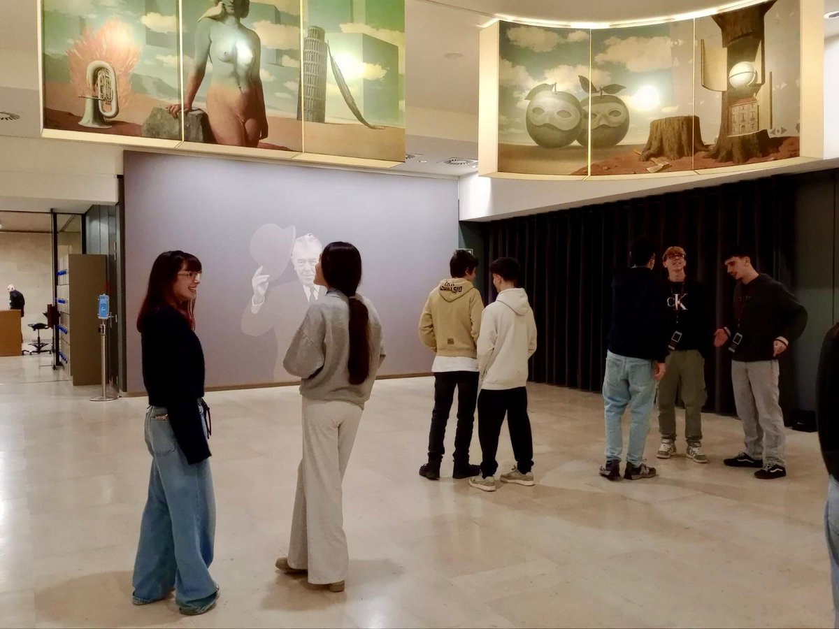 #belgica🇧🇪 <a href="/ieslasllamas/">ieslasllamas</a> Alumn@s Francés también visitaron Palais Royal, parada para Comida y Musée Magritte.