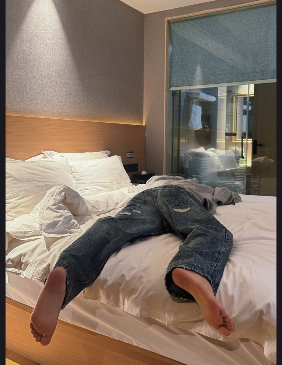 Hebefufu's tweet photo. 周五晚上两根男大
周六上午两根茄子
人已累瘫
为什么最近遇到的都这么持久啊～
我宁愿多吃几根啊～ https://t.co/84Q9ATS4e3