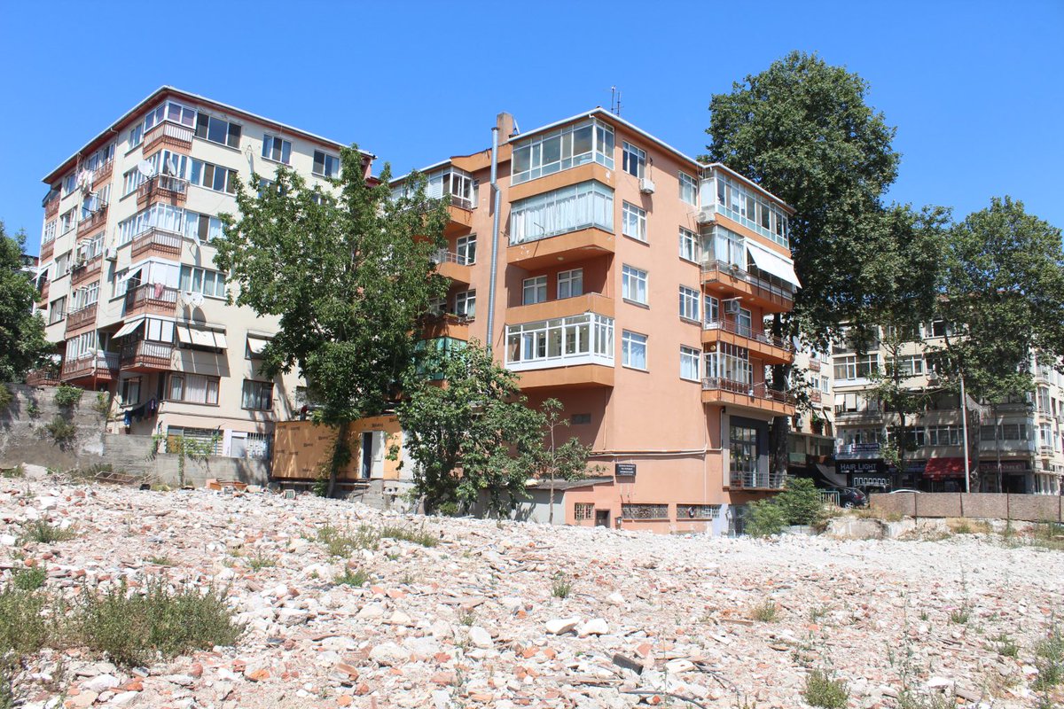 KartalMagdurlar's tweet image. KARTAL'DA PLANLI YOK OLUŞ!

Binalar 5 emsalken 2.75 dayatıldı, dönüşüm kilitlendi.

Rızamız dışı "Resen" karotla yıkım kararı çıkarıldı.

Evler yıkılıyor, mahkeme planı iptal etti!

Plan yok, 10 bin kişi sokakta! YIKIMI DURDURUN! 
@Kartalbld @csbgovtr @murat_kurum #kartaksokakta