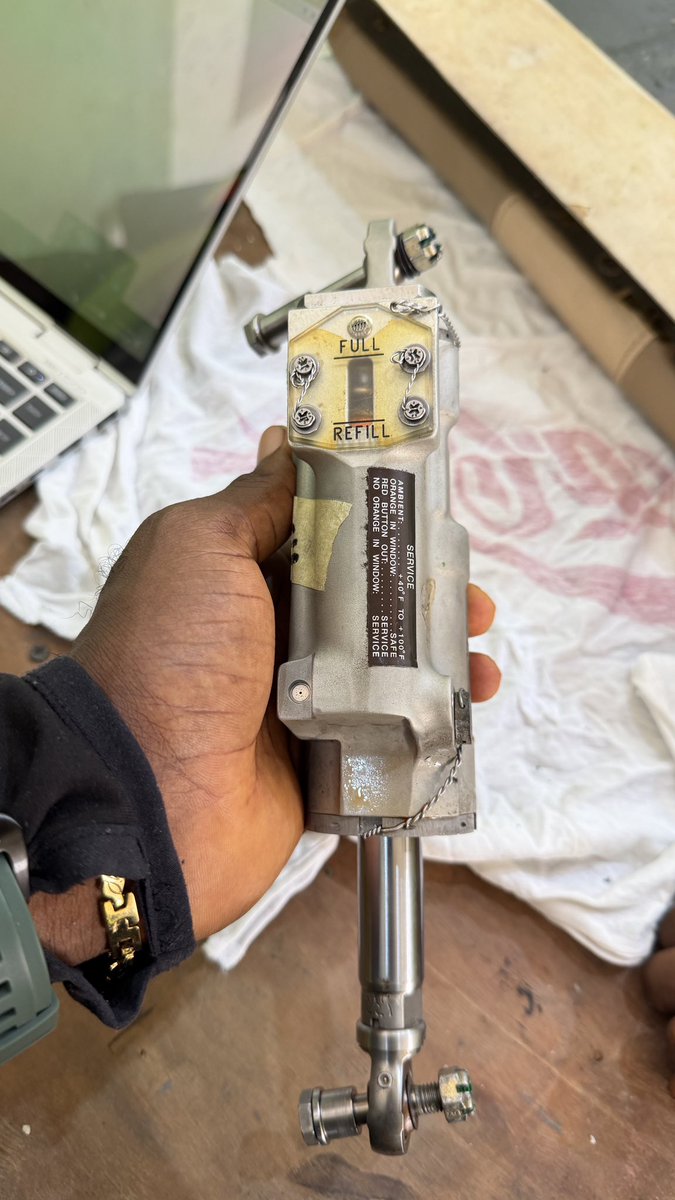 oku_yungx's tweet image. What component is this on an Airplane guys? 

Breakfast to whoever gets it right.