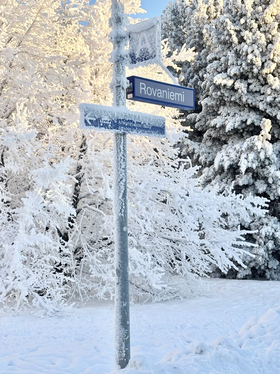 planetstroller's tweet image. 굿 모닝 from 로바니에미! 세상에 너무너무 아름답고 너무너무 신나요! 마지막 사진은 클릭해서 꼭 빛기둥을 보세요!