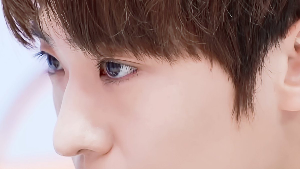 지녕이 속눈썹이 이럴수 있나😍