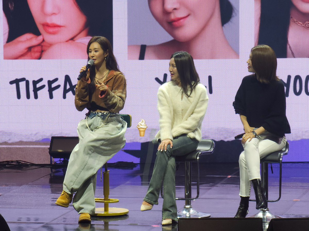 Sone19980923's tweet photo. SHY아아아아아아ㅏ아아
#소녀시대 #SHY
#수영 #효연 #유리 
#YURIVERSE
#YURIVERSEinSEOUL https://t.co/rXAvGeKdyB