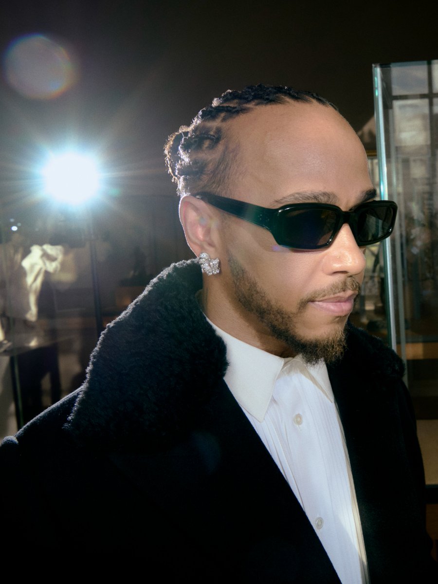 Dior's tweet image. F1 driver @LewisHamilton arriving at the Dior Winter 2026-2027 show.

#DiorWinter26