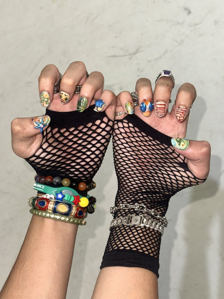 skipberat's tweet photo. Pertama kali pake pressed on nails cakep juga ancrittttt ๐คฉ๐คฉ https://t.co/vQIuOgobLN