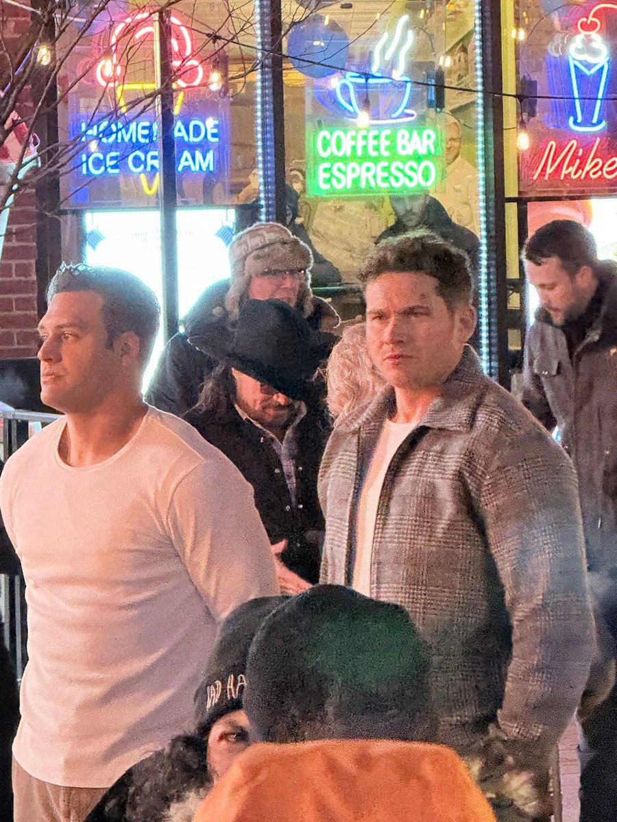 911TVNEWS's tweet image. Oliver and Ryan Nashville BTS 📸 #911Nashville
