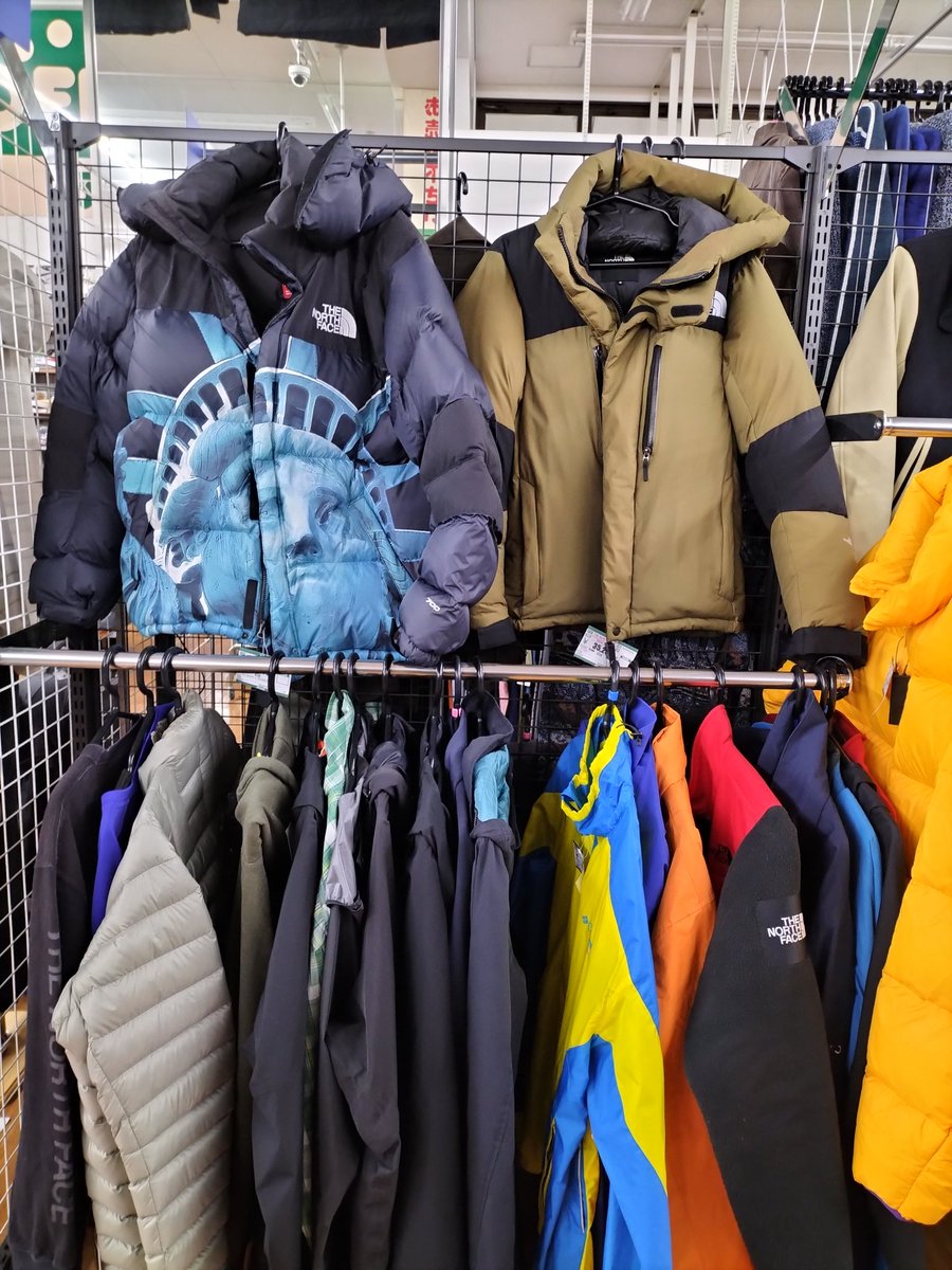 off_seiryoudai's tweet image. 当店では、NORTH FACEのアウターの買い取り・販売も行っています✨️
まだまだ寒い日が続きますので、暖かいアウターはいかがでしょうか？
お待ちしております(^^)

#オフハウス 
#NORTHFACE 
#ブランド