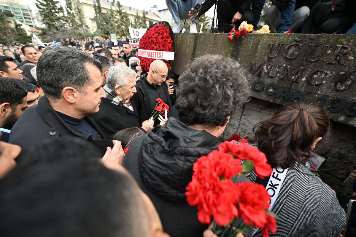 mansuryavas06's tweet photo. Uğur Mumcu, kalemini halktan, cesaretini doğrulardan alan bir isimdi. Gerçeğin peşinde yürürken bedel ödemekten çekinmedi.

Gazeteci Yazar Uğur Mumcu’yu katledilişinin yıl dönümünde saygı, rahmet ve özlemle anıyorum. https://t.co/cyv6tT5IPF