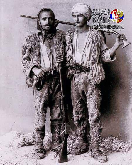 Ortodox_Serb's tweet photo. 🇦🇱 Племе Гега. Овако им изгледа ношња. Пушке нису њихове, добили су их од Турака. Самостално нису способни ни за шта.

Када су доведени у Епир,  били су на нивоу каменог доба. Нису много напредовали, немају апсолутно ниједно културно достигнуће током векова. Ништа. И канон Леке Дукађина није њихов, ношњу коју представљају као своју није њихова.

Одрана овца и коза, примитивна платна, кожни обојци на ногама, то је све што су имали.

Када су их Турци довели на Косово и Метохију, осилили су се и ширили. Тако и данас раде.

Не, нису они криви, ми смо имали чак три шансе у прошлом веку, нисмо урадили ништа.

Сад чекамо нову и последњу шансу. Ако нам је Господ подари, а хоће🙏...