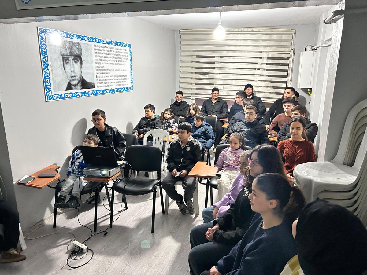 Küçükçekmece Ülkü Ocakları olarak, Yusuf Akçura ortaöğretim yarıyıl gelişim Seminer Programı kapsamında''MADDE BAĞIMLILIĞI ve EKRAN BAĞIMLILIĞI ZARARLARI'' konulu seminer gerçekleştirildi.

Var Olsun Ülkü Ocakları 🇹🇷
<a href="/ayyildirim1/">Ahmet Yiğit Yıldırım</a>