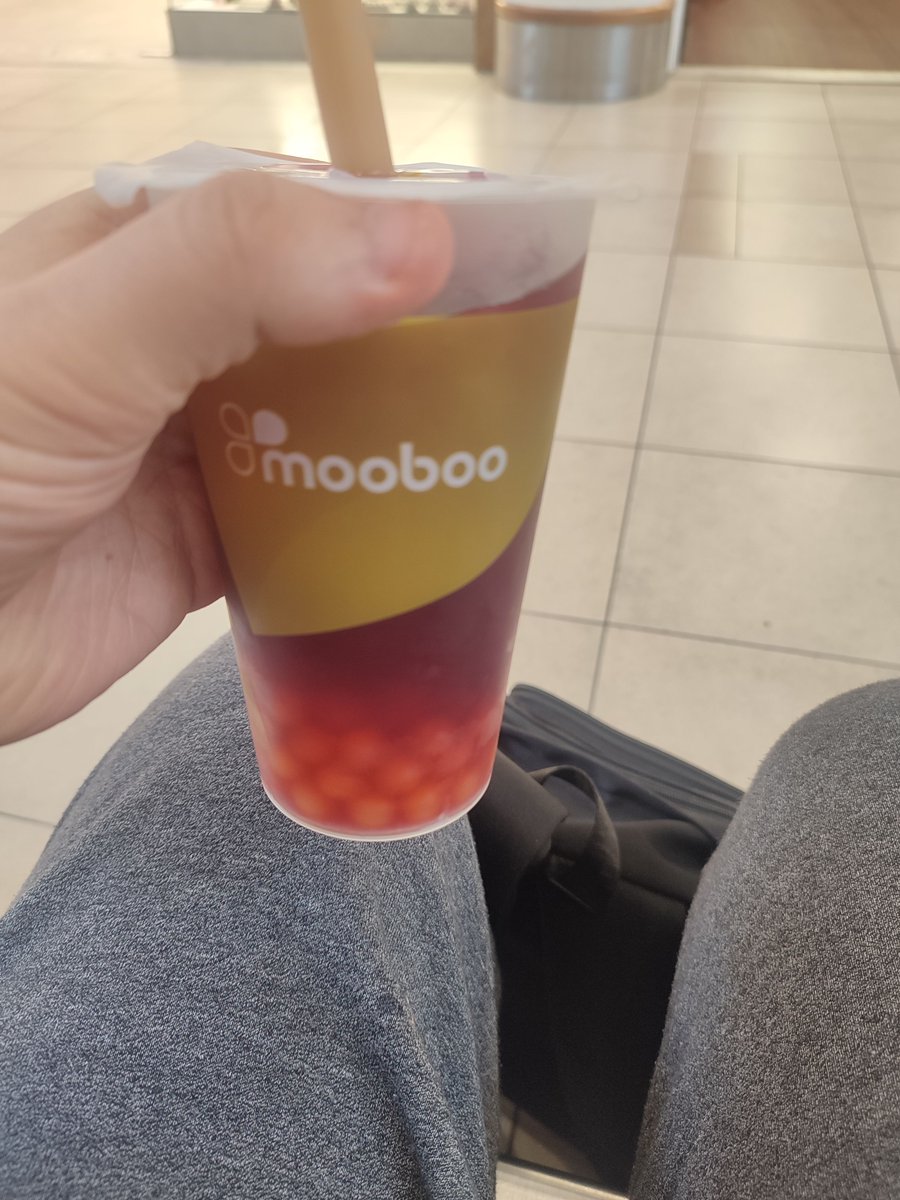 Decided to try raspberry with passion fruit bubbles this time, it's really delicious. What are your favourite boba tea flavours And combinations, maybe next time I'll try those
