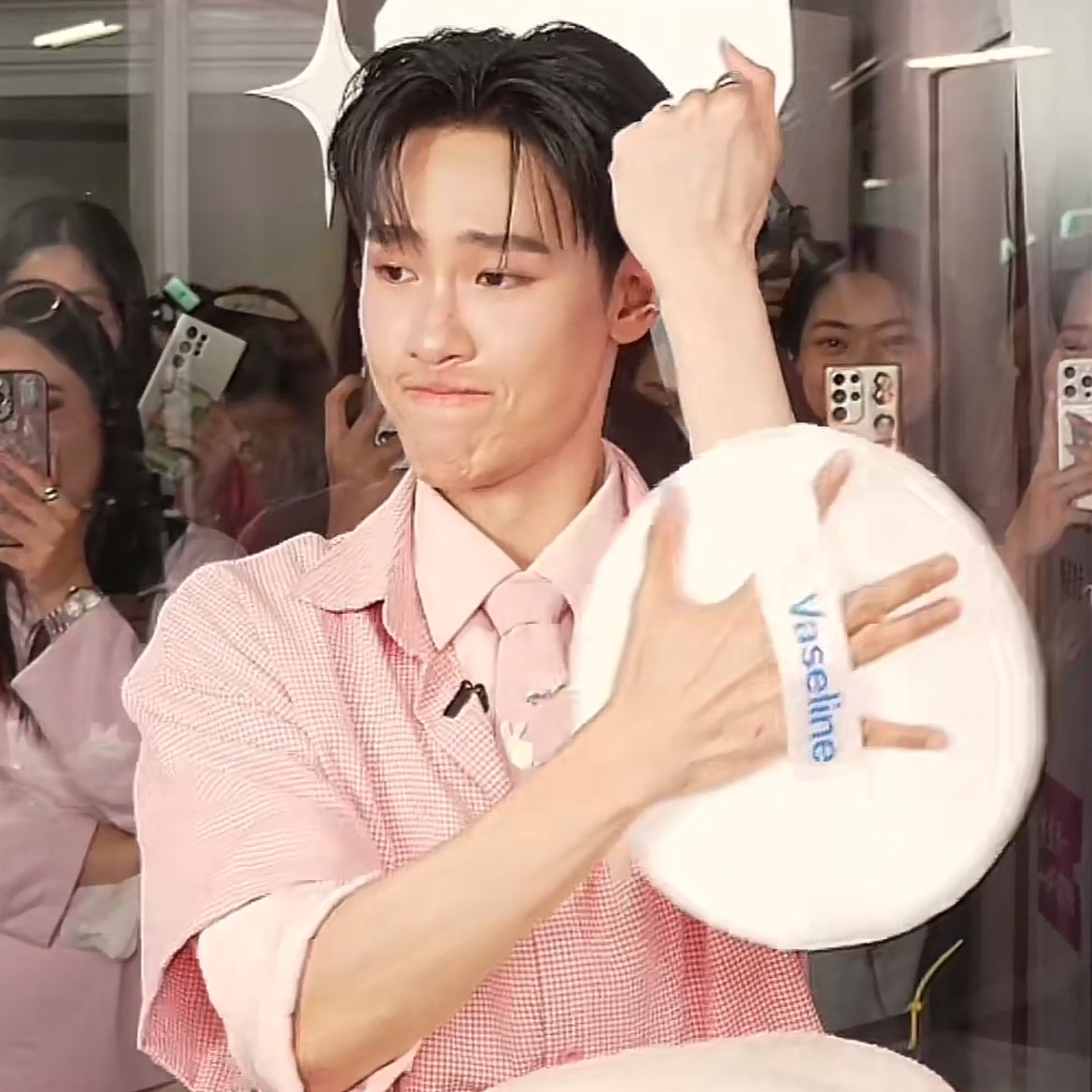 plasterdegree's tweet image. วันนี้มาในร่างน้องจูนหรออ อยู่ๆก็ยอมรับว่าเป็นน้องจูน

JUNIOR WITH VASELINE POPUP

#VaselineRadiantxJunior