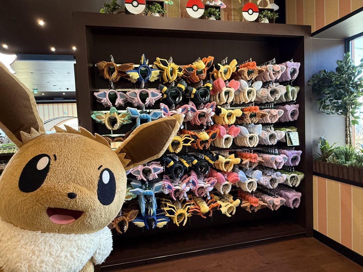 でも、服に合わせやすいのブラッキーだよなぁ。でも推しが。でも垂れてるリボンが気になるwww