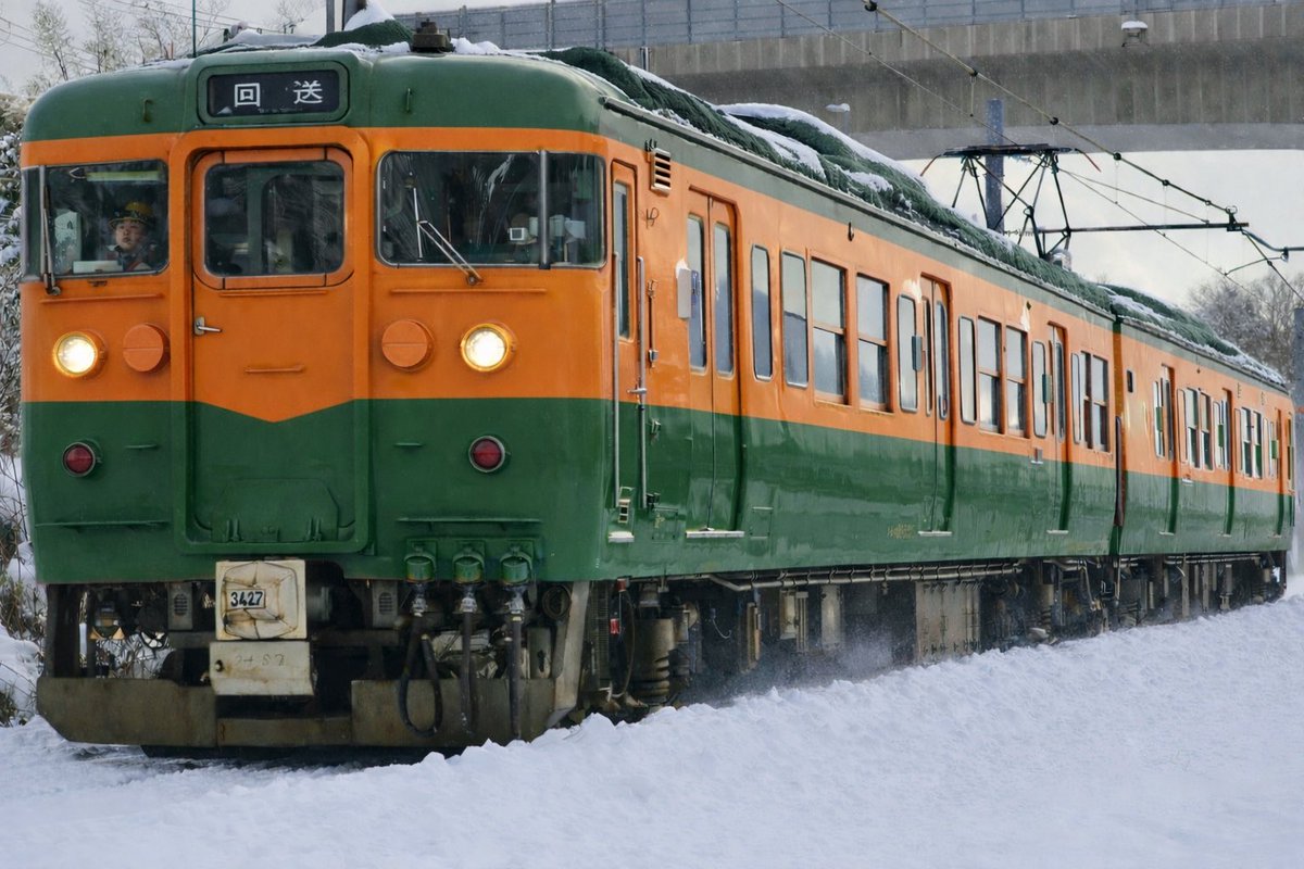 他の塗装にしてみてとAIに出力した結果