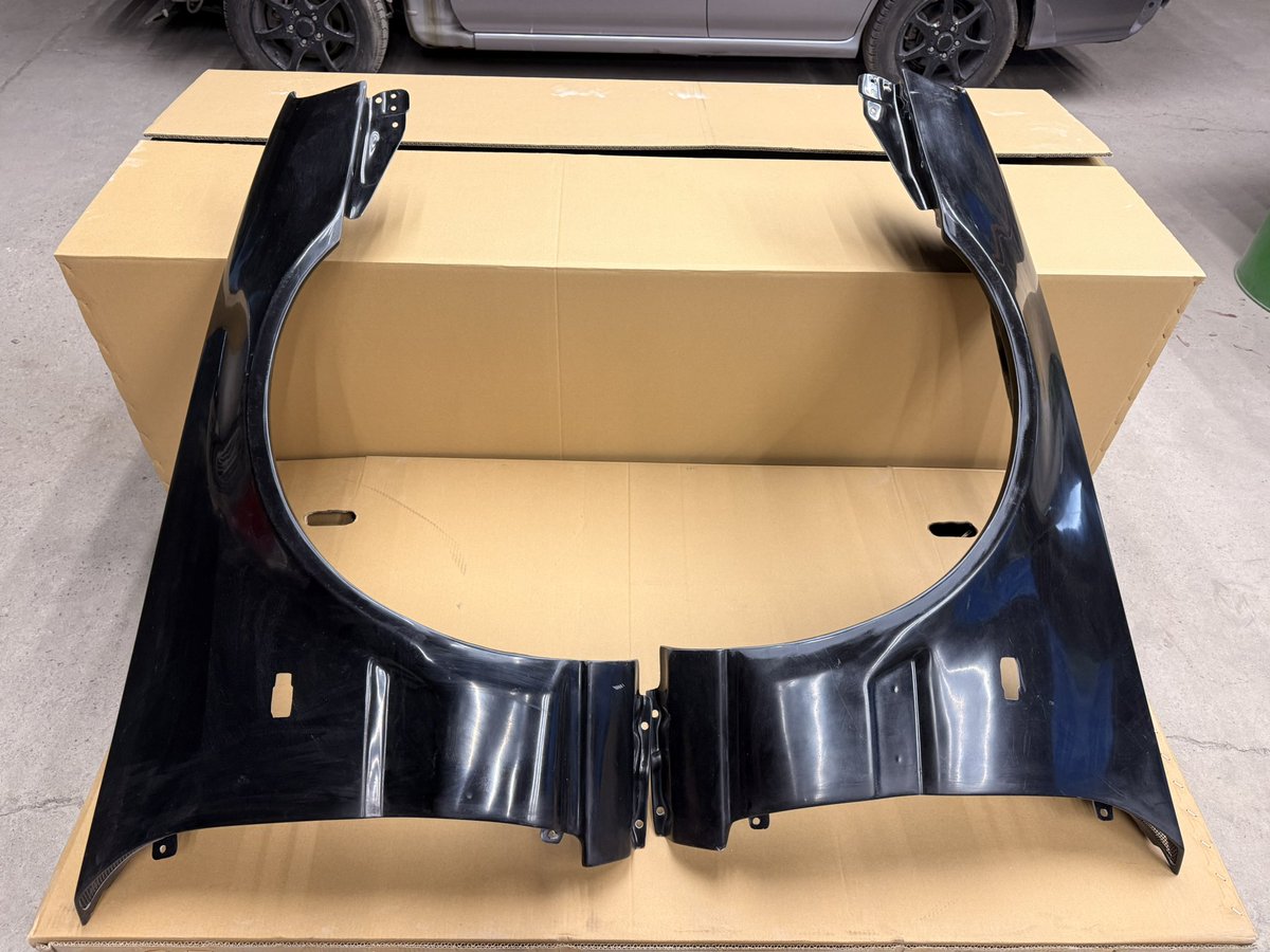 FreedomDesignJP's tweet photo. C34 ステージアBNR34形状フロントフェンダーZチュンタイプ　ワイドフェンダーGTRコンバートキットです。
よろしくお願いします。 https://t.co/20YTJ4OSAV