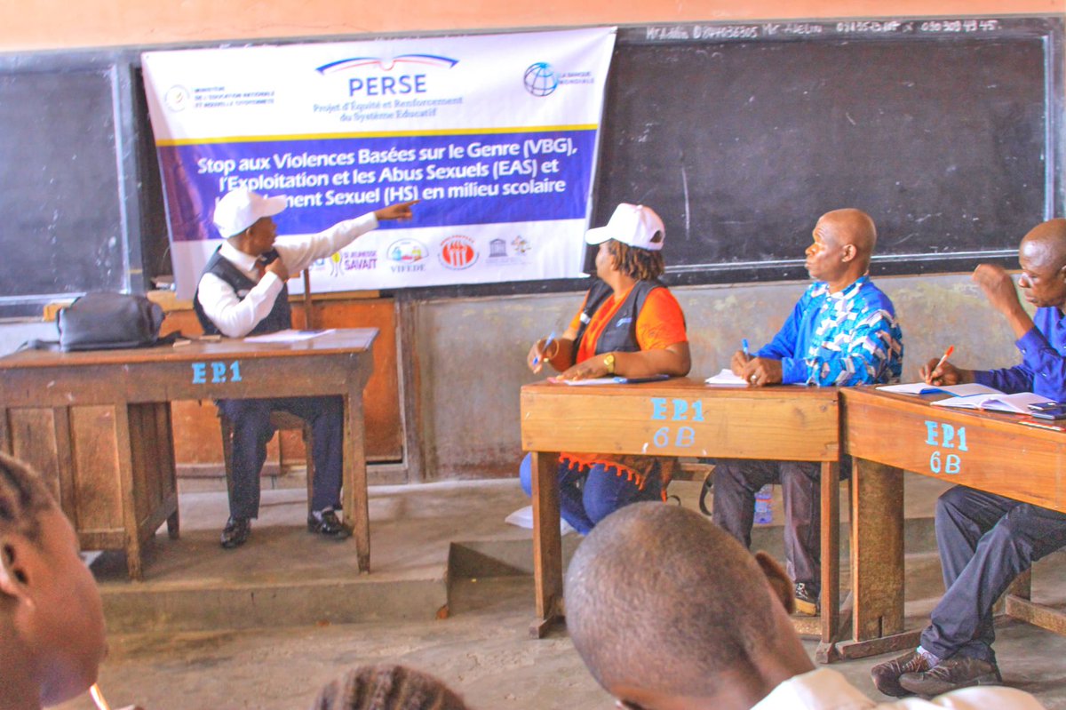 Vifederdc1's tweet photo. La VIFEDE, dans le cadre du consortium PERSE, a lancé des clubs scolaires à Lukunga (Kinshasa). 10 élèves et 10 personnels éducatifs formés sur la VBG, EAS et le harcèlement sexuel. 
#PERSE #VIFEDE #VBG #EAS #HarcèlementSexuel #Éducation https://t.co/nkWJcZWYVX