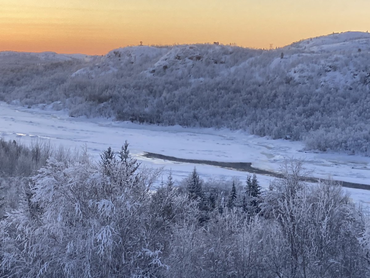 ATenisch's tweet photo. grenzfluss norwegen-russland bei kirkenes https://t.co/lAQMcZDYpg