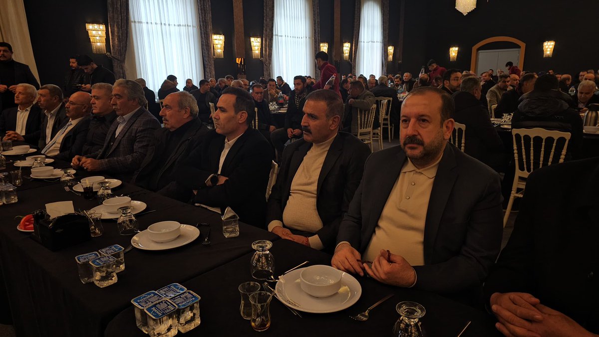 Güneş ve Karademir aileleri arasında uzun süredir devam eden ve bir kişinin hayatını kaybetmesiyle sonuçlanan acı olaydan doğan kan davasının bugün barışla sonuçlanmasına şahitlik ettik.

Kaybedilen canın hüznü yüreğimizde baki kalmakla birlikte, kin ve öfkenin yerini sağduyu,