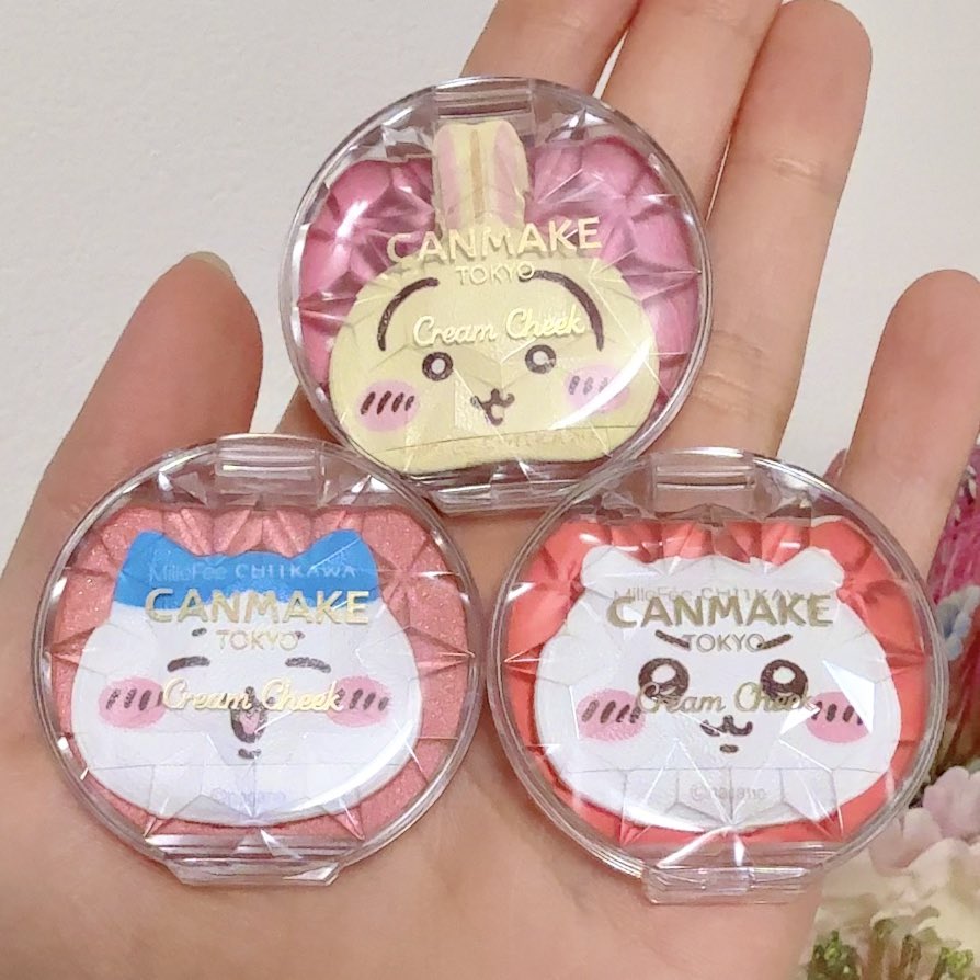 saraparin's tweet image. キャンメイクのクリームチークに
ミルフィー×ちいかわのパフを入れるとちょうど良い🙆