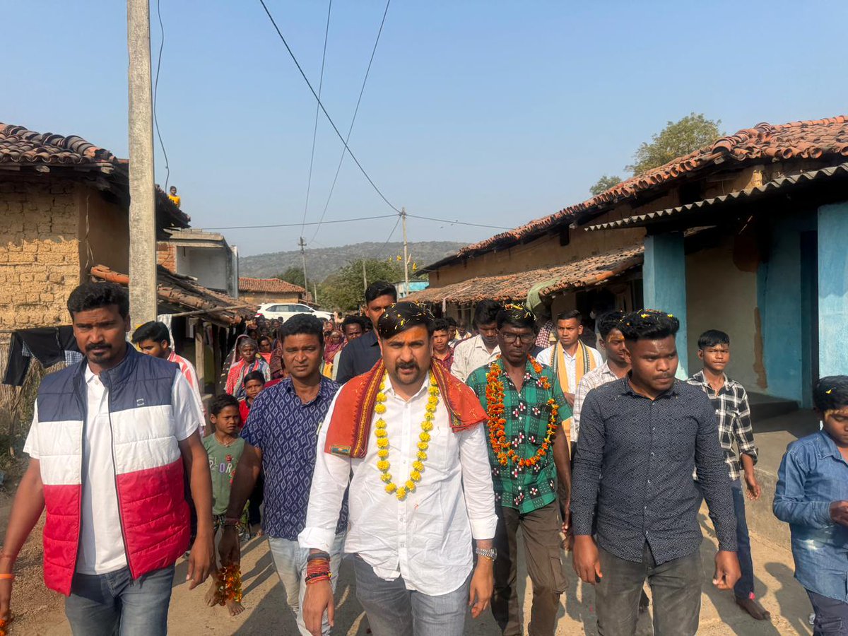 irasisacharya's tweet photo. ମୋର ବିଧାନସଭା ଅନ୍ତର୍ଗତ ଅମ୍ବାଭୋନା ବ୍ଲକର ଖୋଲା ଗ୍ରାମରେ ହେଉଥିବା ମାଁ ବିଦ୍ୟାଦାୟିନୀ ସରସ୍ବତୀ ପୂଜାରେ ଯୋଗଦାନ କରି ମାଁ ଙ୍କ ଆଶୀର୍ବାଦ ଭିକ୍ଷା କରିବା ସହ ଅଞ୍ଚଳର ମଙ୍ଗଳ ପାଇଁ ପ୍ରାର୍ଥନା କଲି ll 

#SaraswatiPuja 
#Khola 
#AmbabhonaBlock 
#BhatliConstituency https://t.co/YJ4YjPpyCo