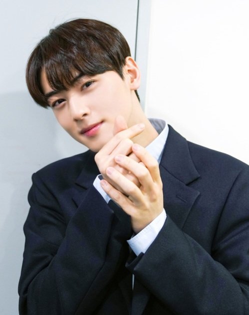 춥다 으누야
따뜻하게 지내쟈💭
마니마니 아낀다 🫂

#차은우 #CHAEUNWOO