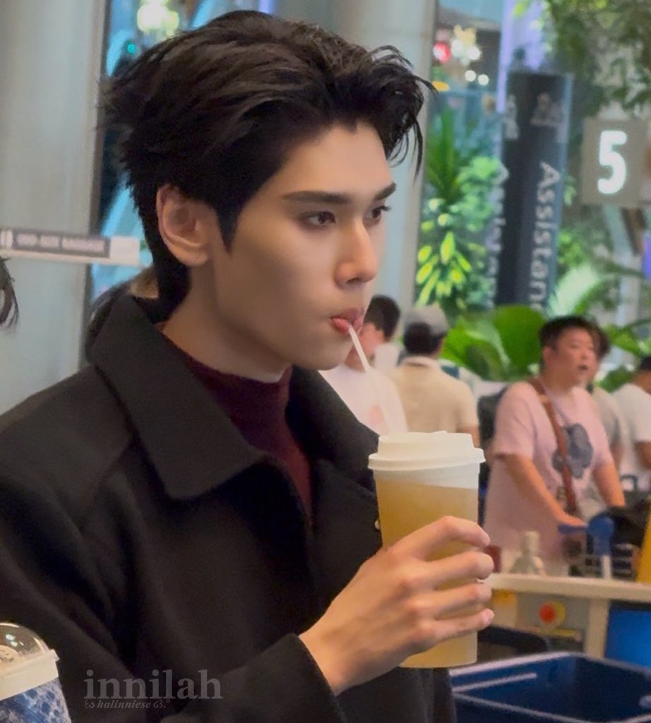 meowjoong's tweet image. o tamanho no bico 😭 é a coisa mais linda do mundo

Shilla SG x Dunk
#ShillaXDunkFanEvent
#ShillaDutyFreeSG
#TravelwithShilla