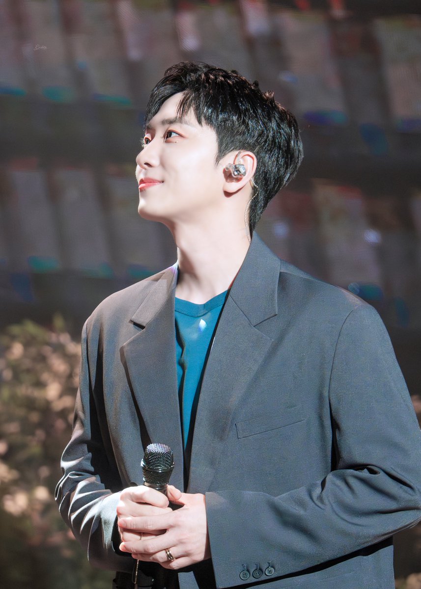 X에 공유된 고우림 사진 2