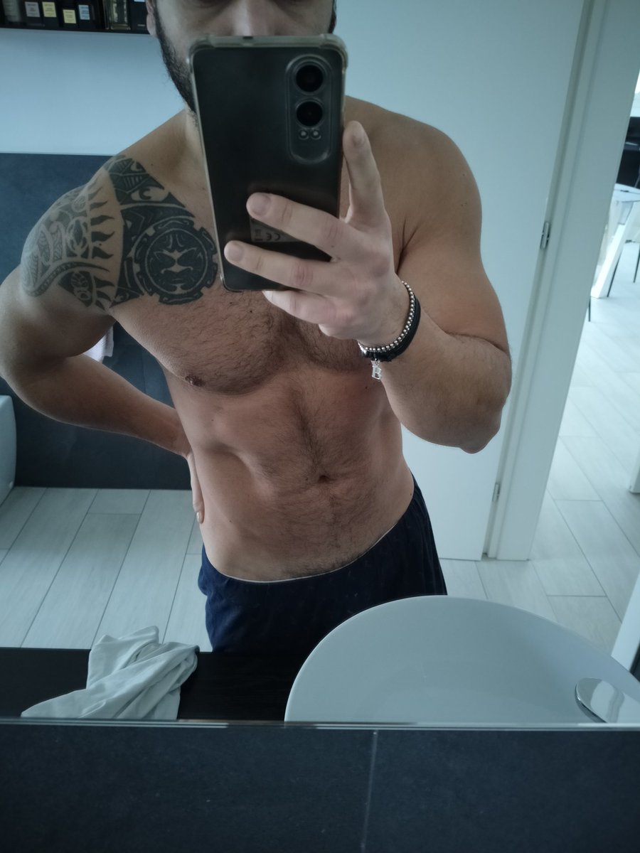 Franklin4469161's tweet photo. Buongiorno mondo...#sexy #man #tattoolovers https://t.co/JgU1tWcIq2