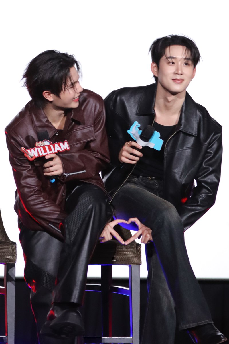 TTxSpace's tweet image. ทำท่ายากมากกกก ไม่มีหรอก มม หวานๆ 5555555555555555525555555525525555555225555555555555

WILLIAMEST ECHO IN SG

#WilliamEst1stFMinSingapore
#WilliamEst #วิลเลี่ยมเอส