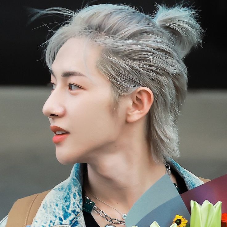 yellowwoodland's tweet image. they could do this again but the hairstylists chose to be lazyyy