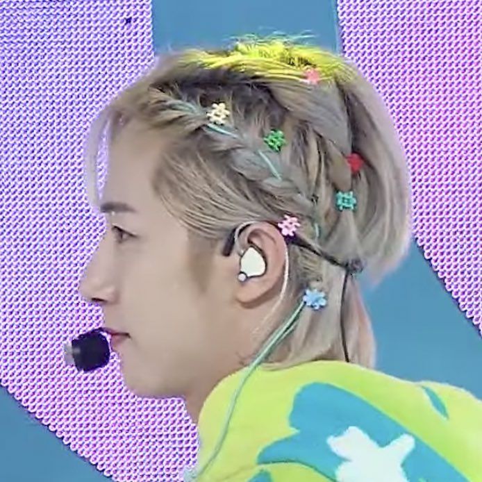 yellowwoodland's tweet image. they could do this again but the hairstylists chose to be lazyyy