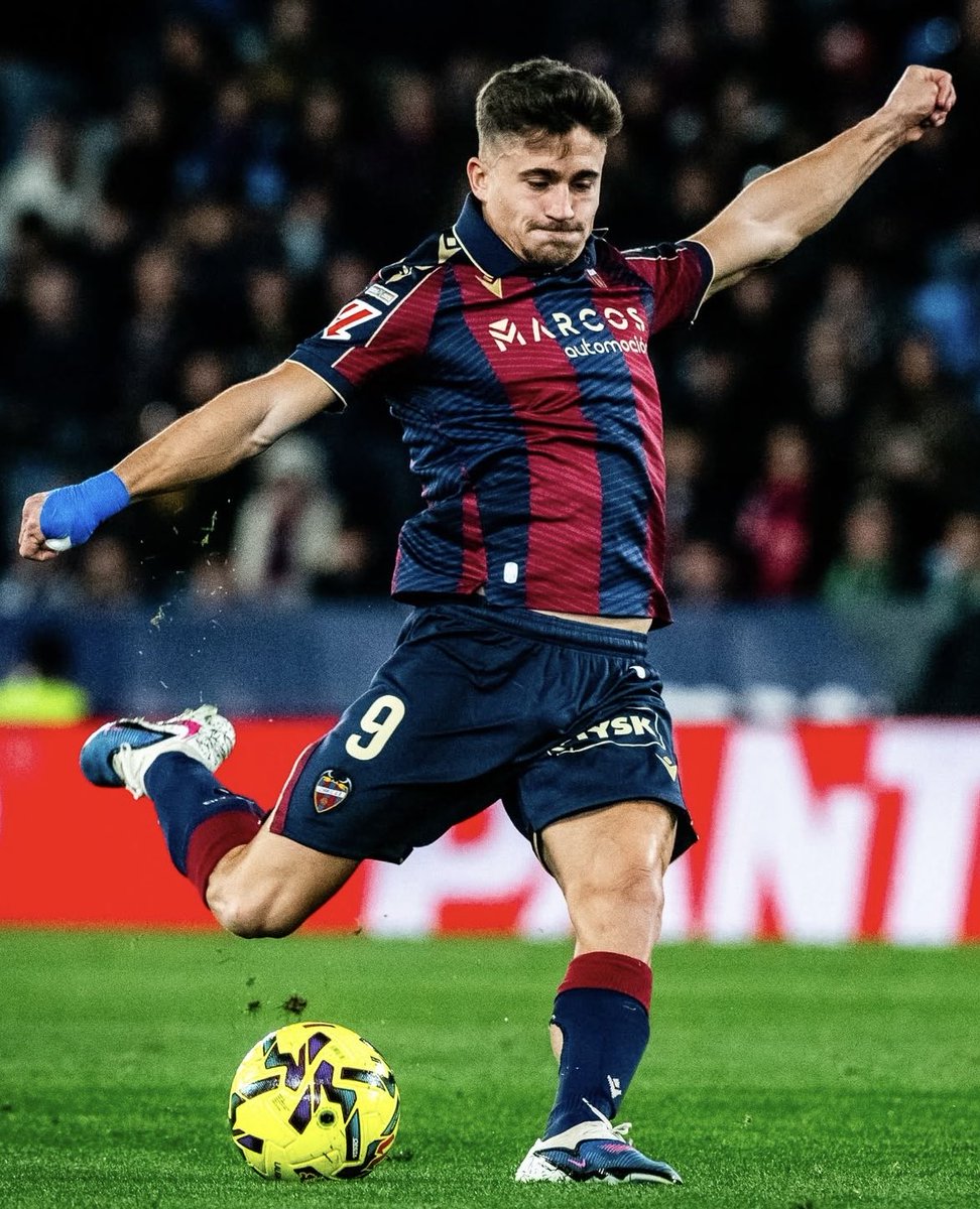 Capitán no siempre es sinónimo de líder, al igual que hay líderes sin brazalete que deberían llevarlo.

Dela. Iván Romero. Dos tipos mediante los cuales se explican noches así. Que representan los huevos y el hambre de los que depende la permanencia.

SIEMPRE en mi equipo.