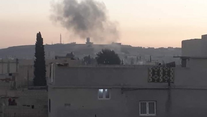 Kobanê’de dört çocuk donarak öldü

Kuşatma nedeniyle yeterli gıda tedariki yapılamıyordu, kente günlerdir elektrik verilmiyordu...

sendika.org/2026/01/kobane…