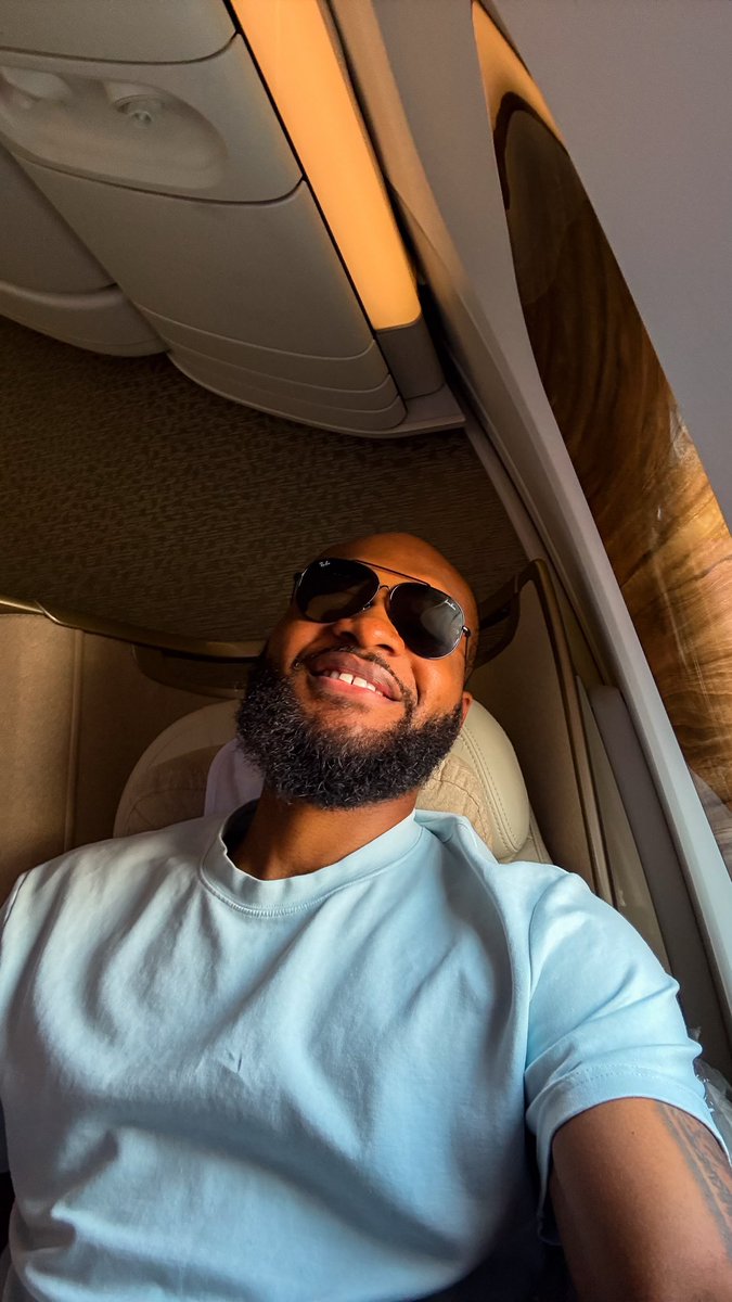 tayoainafilms's tweet image. Spent my last day in Dubai having amazing conversations with @mreazi .Life is Eazi✨