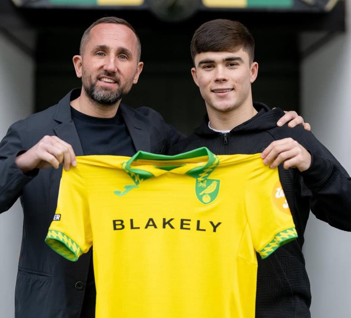 🟡🟢 Harry Amass signs in at Norwich City on loan deal from Manchester United, as planned.