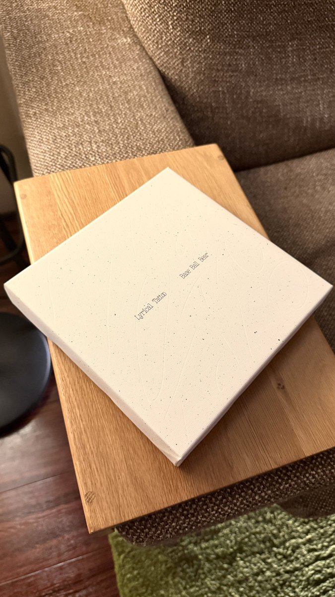 【リリース情報】
💿1月28日（水）リリースのミニアルバム『Lyrical Tattoo』

VOS限定盤の特典、ジャケットデザインの"キャンバスボード"は是非お部屋に飾ってくださいね

他にも限定盤には“2024年のライブ映像＋副音声”“アコースティックライブオンライン視聴”など特典が盛りだくさん。