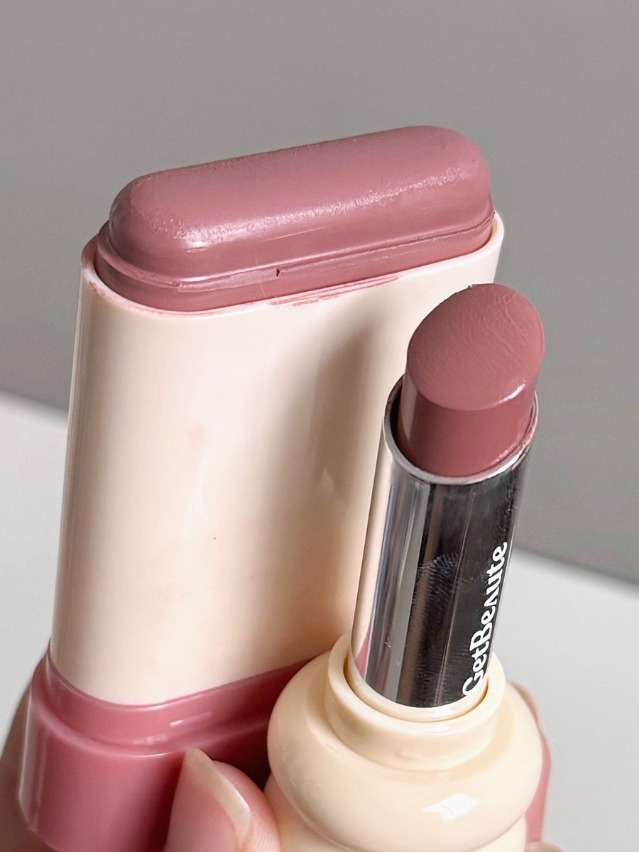 reviewchoey's tweet image. ลิป&amp;amp;บลัชที่จับคู่กันแล้วนัวมากกก🥀 Get beaute คือเขาคิดมาแล้วอ่ะว่าใช้คู่กันแล้วสวยย เป็นสีกลีบบัวที่นัวมากก บลัชติดทนมากก ส่วนลิปก็เนื้อโกลว์สวย แต่สีชัด ชอบมากกกกกก