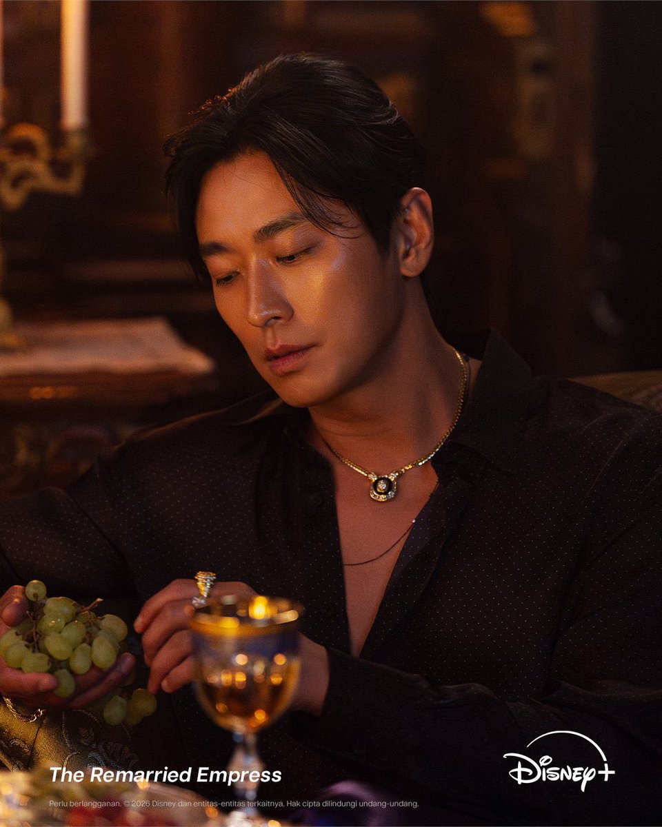 มันจะมีตอนนึงในเว็บตูนที่กุแอบปันใจให้ผัวเก่า แต่ในซีรีส์น่าจะทุกตอน