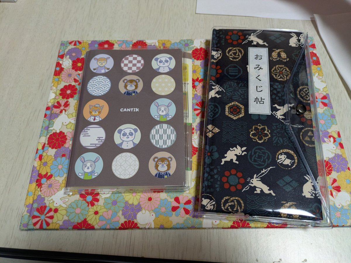 おみくじはおみくじ帳に、御朱印は御朱印帳にしまいました☺️
#御朱印　#おみくじ　#ホリーホック　#椿大神社