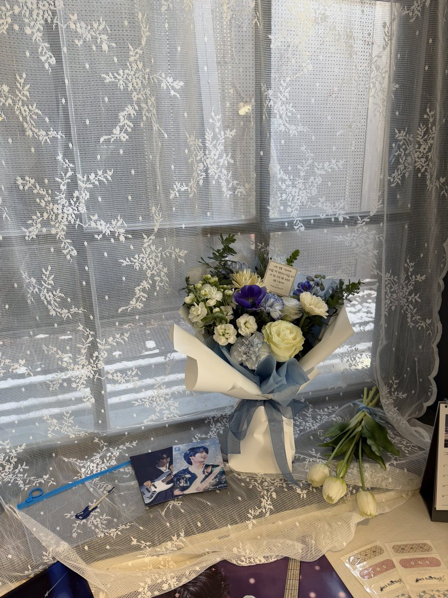 기욱이를 향한 애정이 가득 느껴지는 공간이라 머무는 내내 마음이 몽글몽글했어요💙
예쁜 순간 함께해서 넘 즐거웠습니다🫶

 #흐르는_시간_속_머무는_푸른_잔향