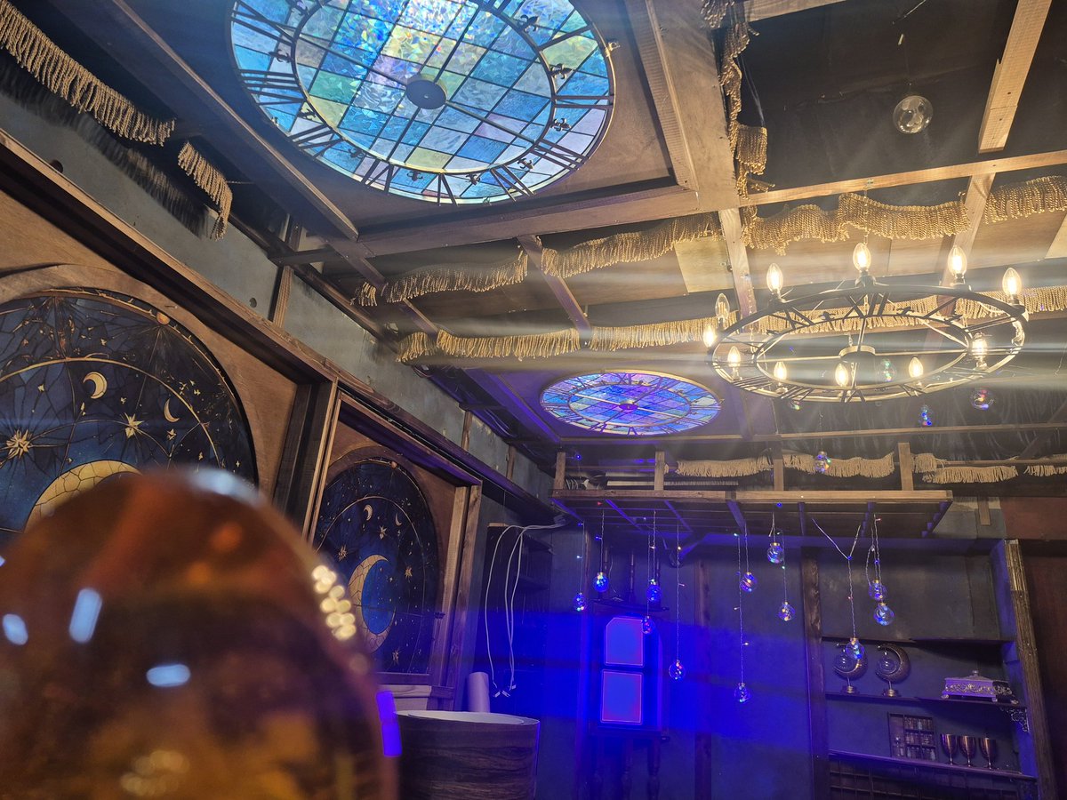 いつの間にか天井にきれいな電飾が

琥珀卵を添えて