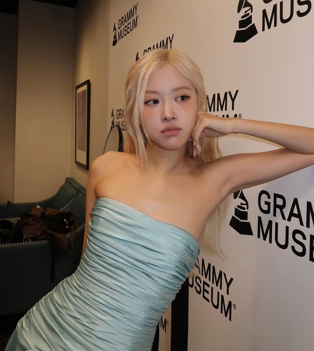 jsmtjyygyjbbjb's tweet image. โรเซ่ตัวจริงแน่นอนผมบลอนด์ไม่มีโคนดำ