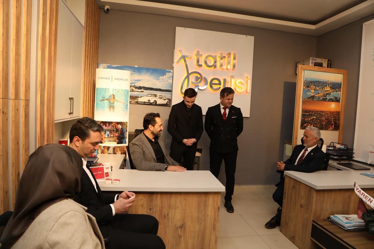 Saruhanlımız bugün iki yeni işletme daha kazandı.

Emine Hanım’ın S&amp;G Parfüm Kozmetik işletmesi ile arkadaşımız Musa Adışen’in Tatil Perisi bundan böyle hemşehrilerimize hizmet verecek. Biz de açılışlarını birlikte gerçekleştirdik.

Her iki işletmemizin de Saruhanlı’ya hayırlı