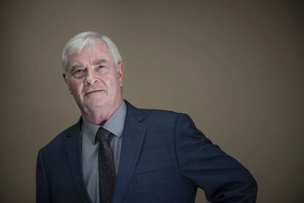 Man’s NOT Barry Roux tweet media