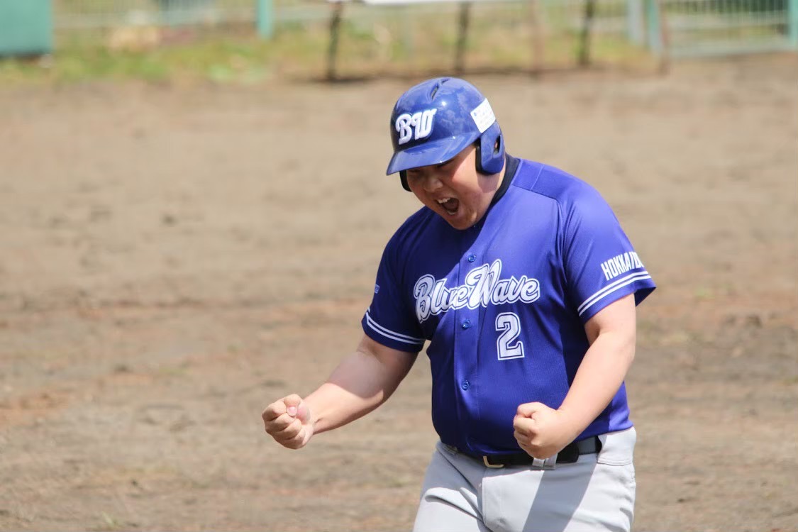 Hokkai_BlueWave's tweet photo. 守備では先発の遠藤が初回、2回を三者凡退に抑える上々の立ち上がり。
3回に4失点を喫し逆転を許す���4回は立ち直り、4回4失点でエース帰山にマウンドを託す。
5回から登板した帰山は3イニングを1安打無四球で投げ切り、相手の反撃を一切許さない完璧な投球を見せた。

続 https://t.co/eoGcVnam1T