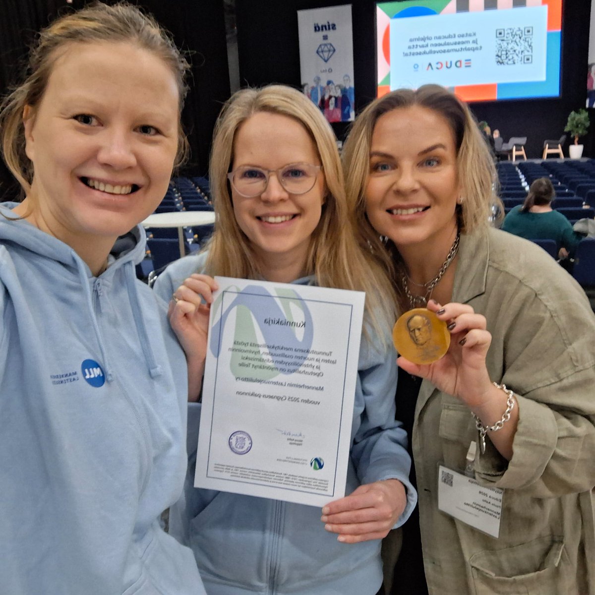 MLL_fi's tweet photo. Upeaa🏆 MLL:n tukioppilastoiminnalle myönnettiin Educassa arvostettu @Opetushallitus ja @Kuntaliitto  Cygnaeus-palkinto! Olemme ylpeitä ja kiitollisia, että yli 50 vuotta jatkunut työ lasten ja nuorten osallisuuden vahvistamiseksi saa näin merkittävän tunnustuksen. https://t.co/CWqsybkr1Y
